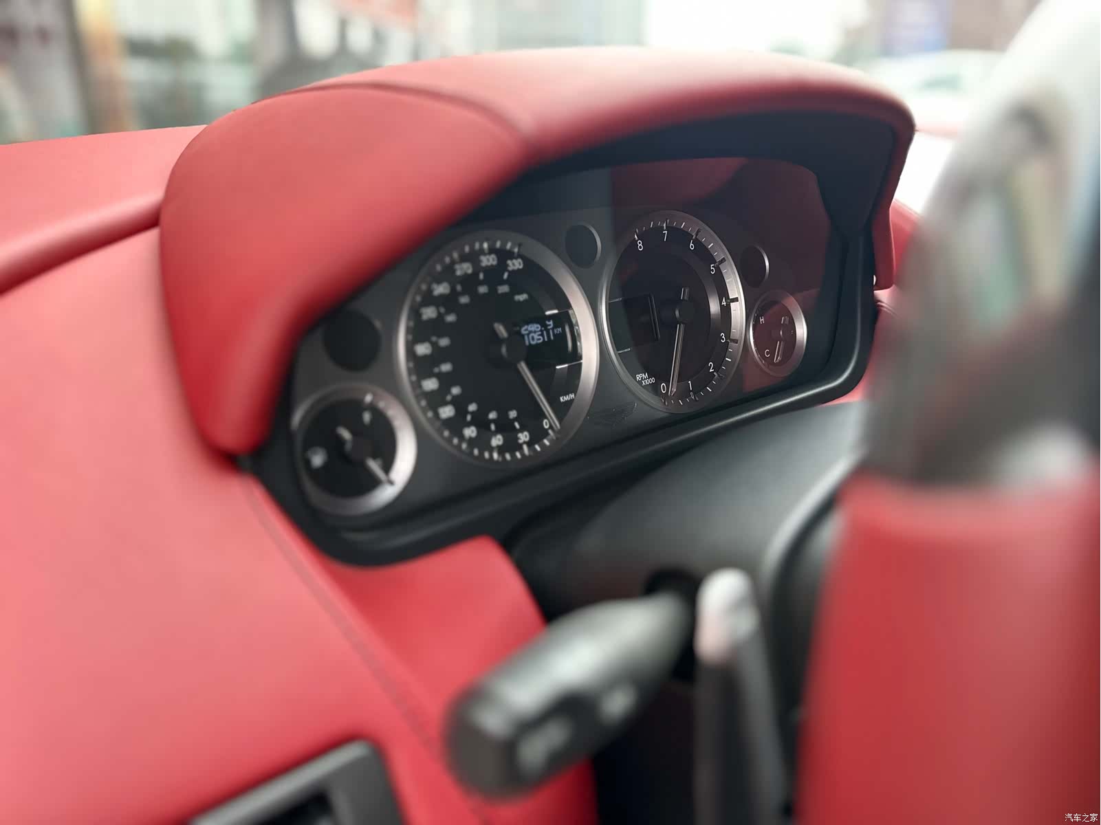 Aston Martin Vantage, 2012 11