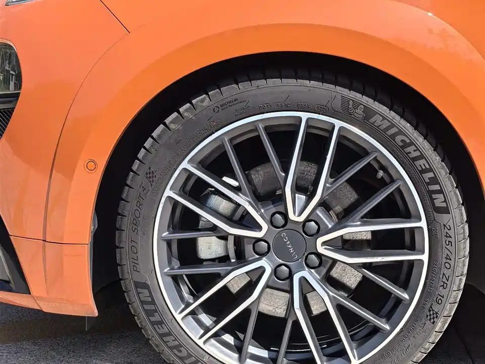 Lynk & Co 02 Hatchback