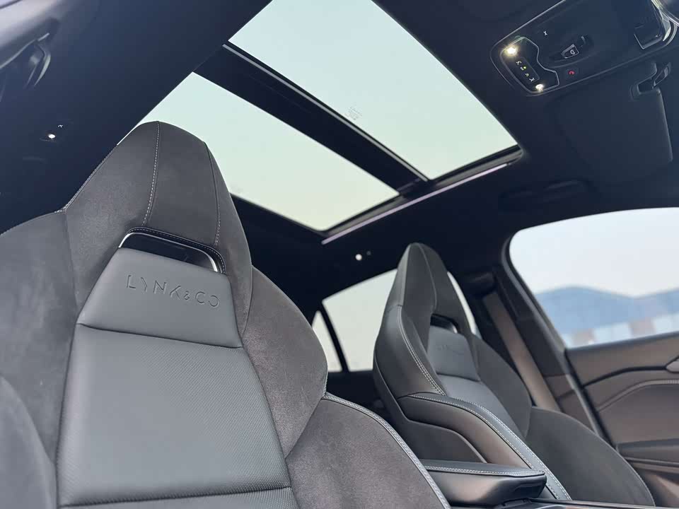 Lynk & Co 03