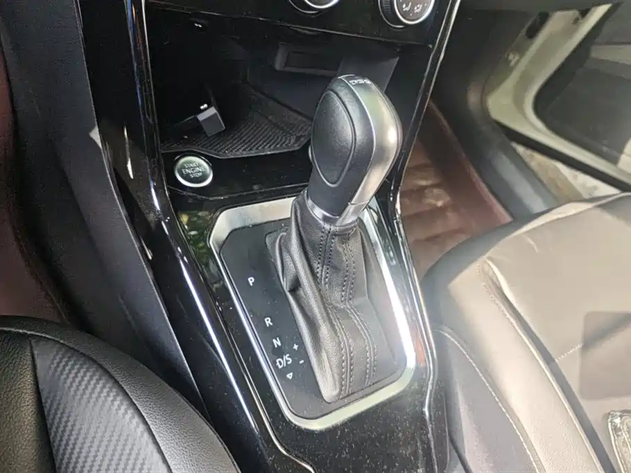 Volkswagen T-ROC exploring Songs