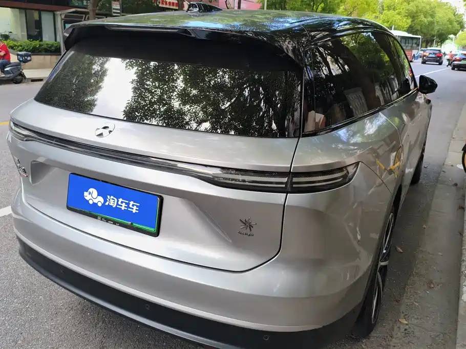 NIO ES8