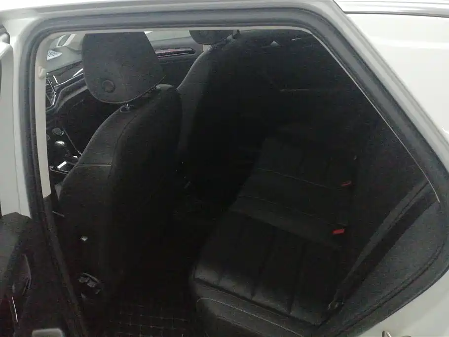 Volkswagen T-ROC exploring Songs