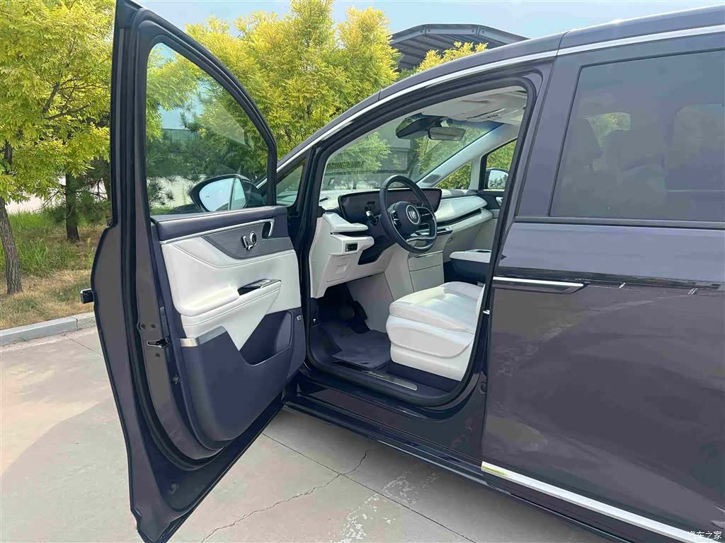 Buick GL8, 2025 4