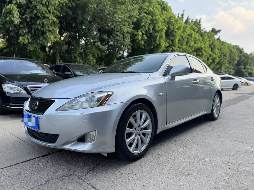 Lexus IS