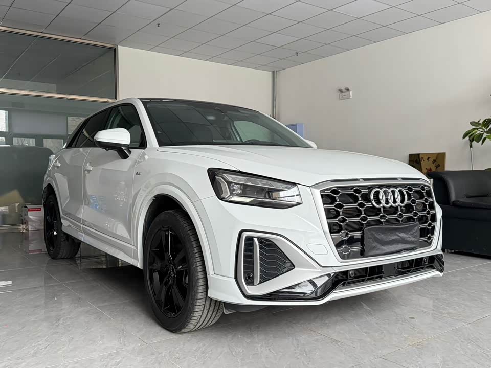 Audi Q2L