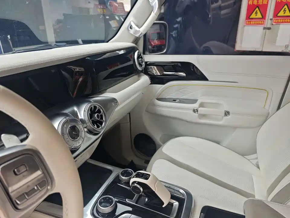 CrossBoundary Co-creation tank 300