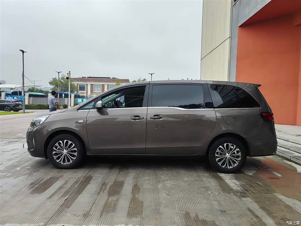 Buick GL8, 2022 3