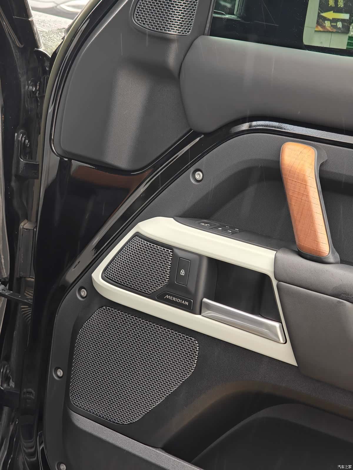 Land Rover Defender, 2022 10
