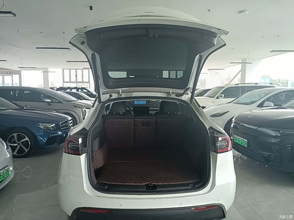 Tesla Model Y, 2023 15