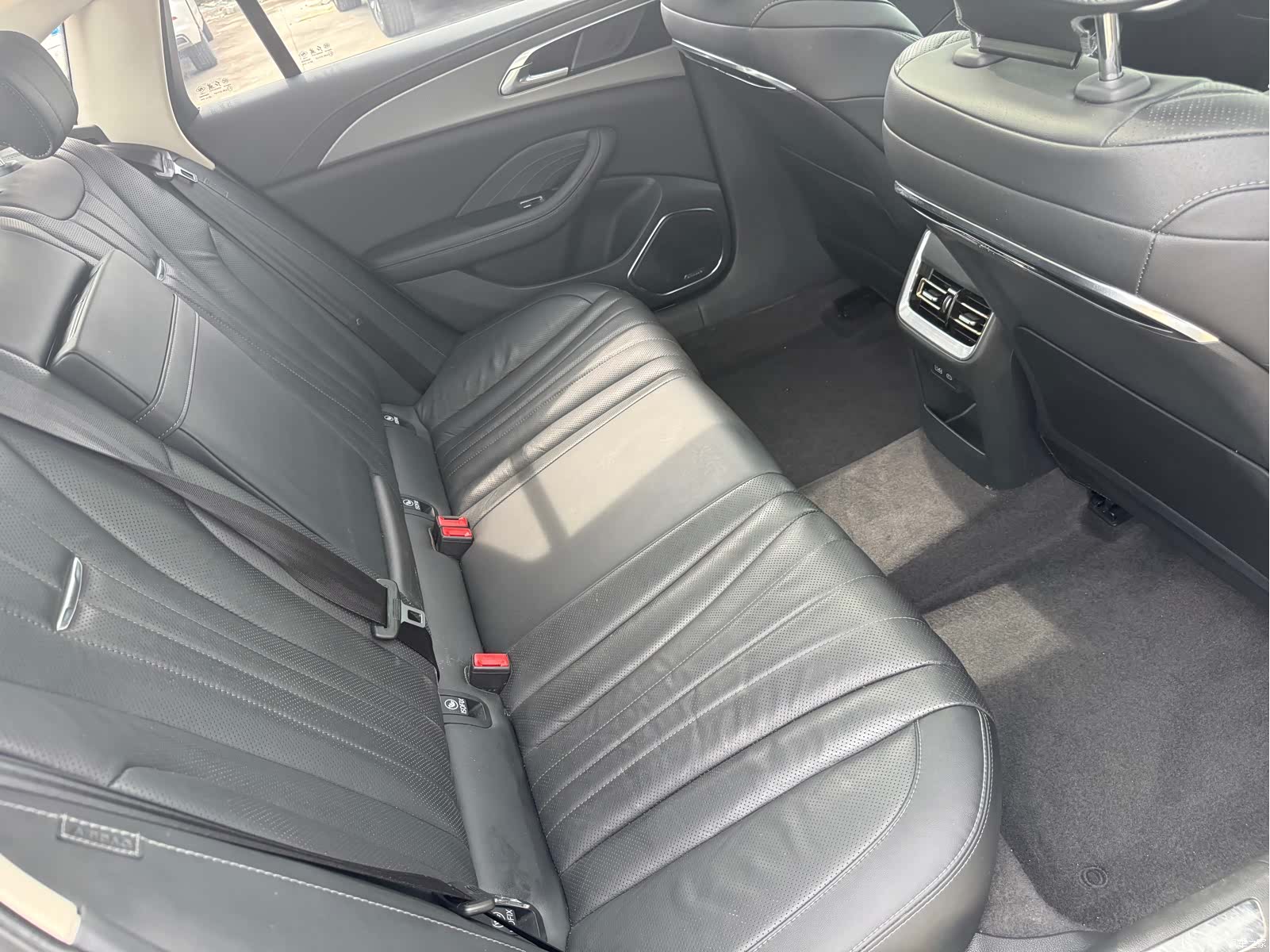 Hongqi H5, 2022 10