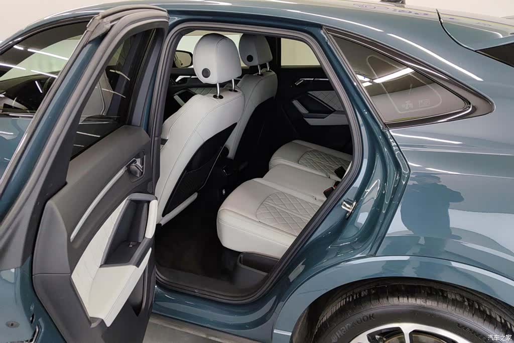 Audi Q3, 2023 11