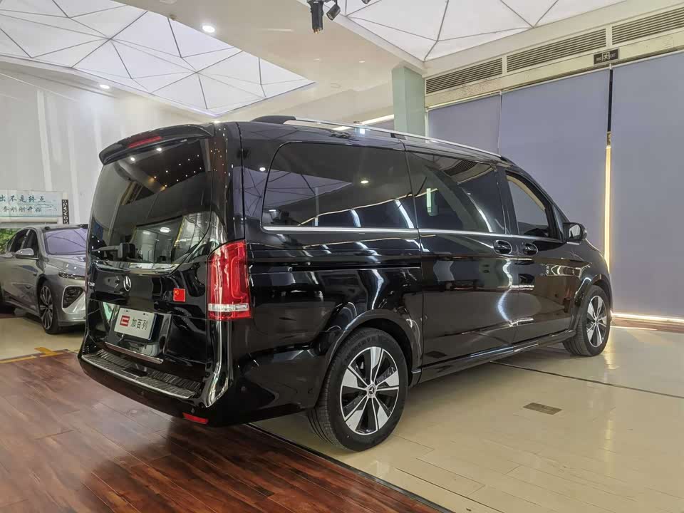 Mercedes-Benz V-class