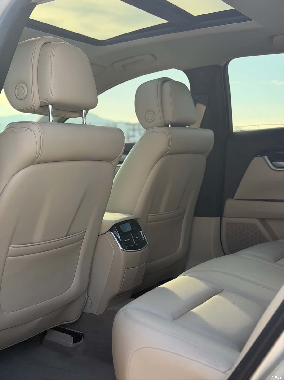 Cadillac XTS, 2015 15