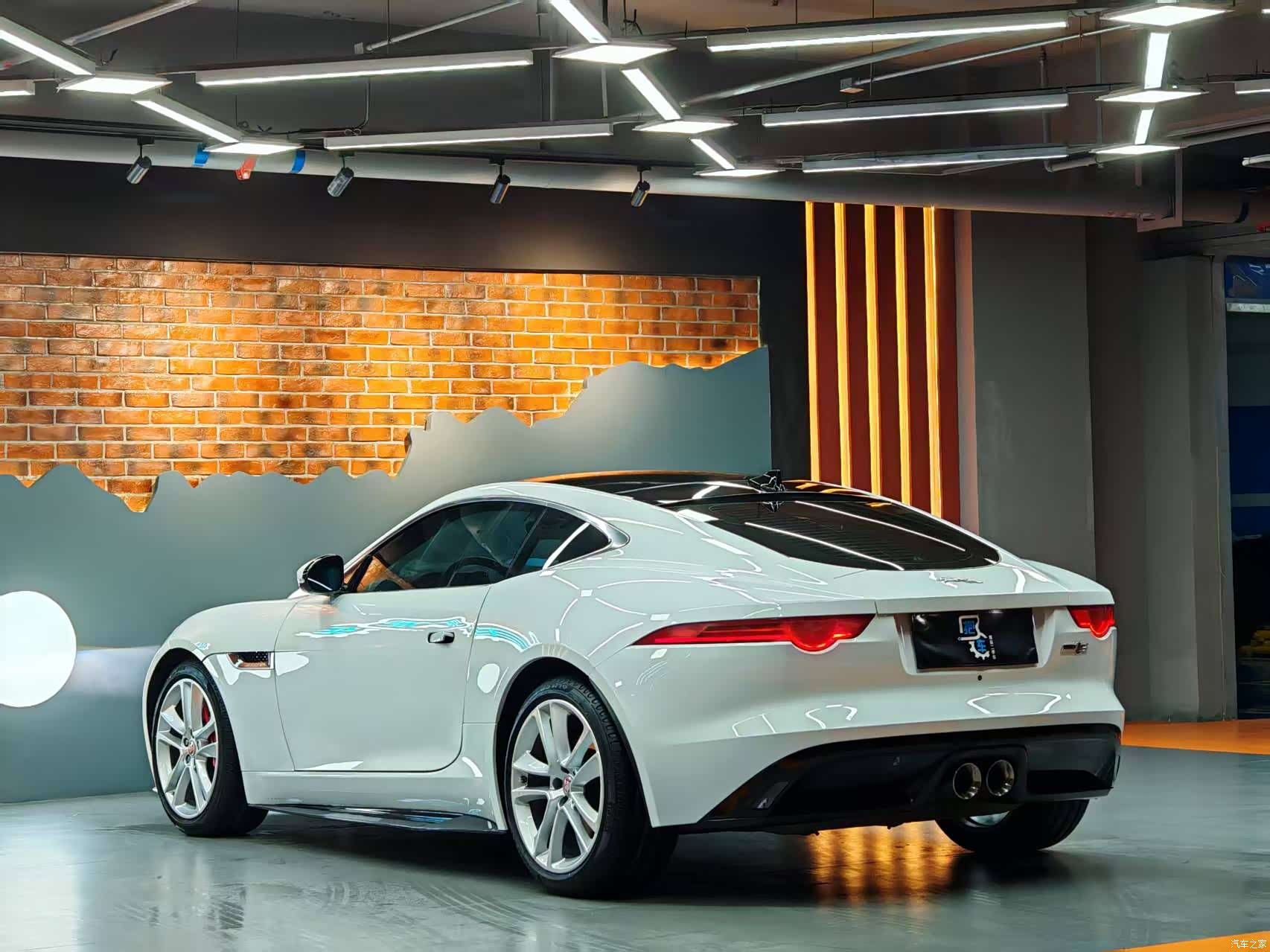 Jaguar F-TYPE, 2015 10