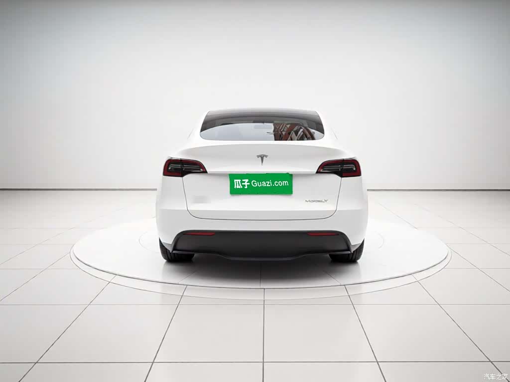 Tesla Model Y, 2022 3