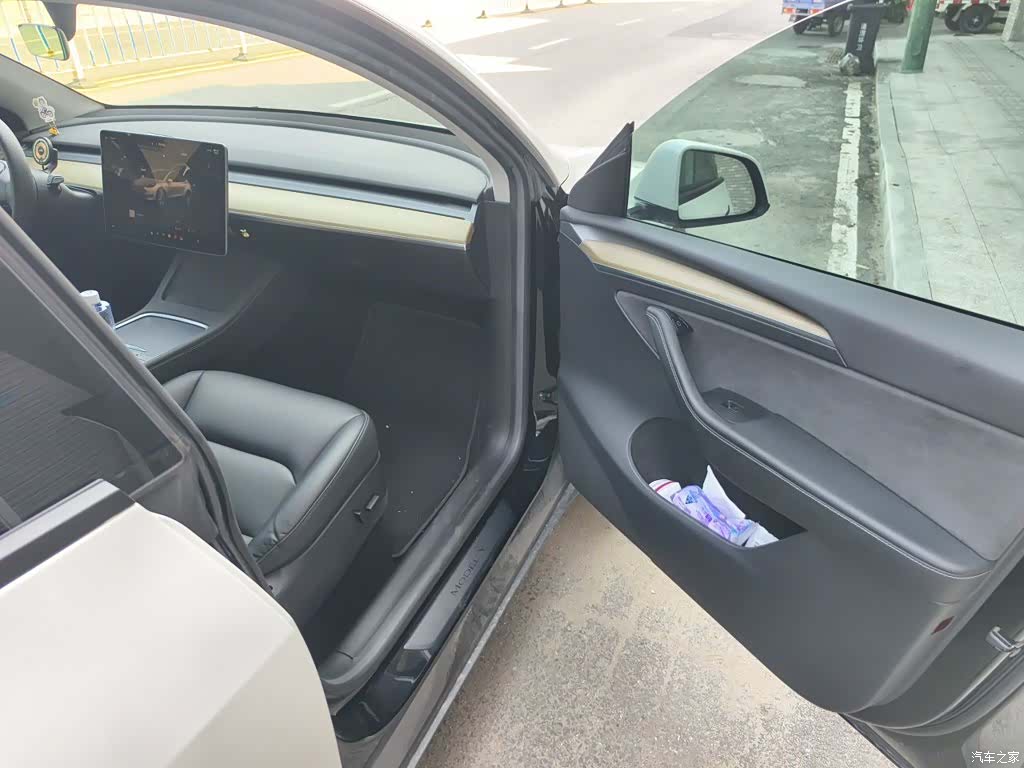 Tesla Model Y, 2022 21