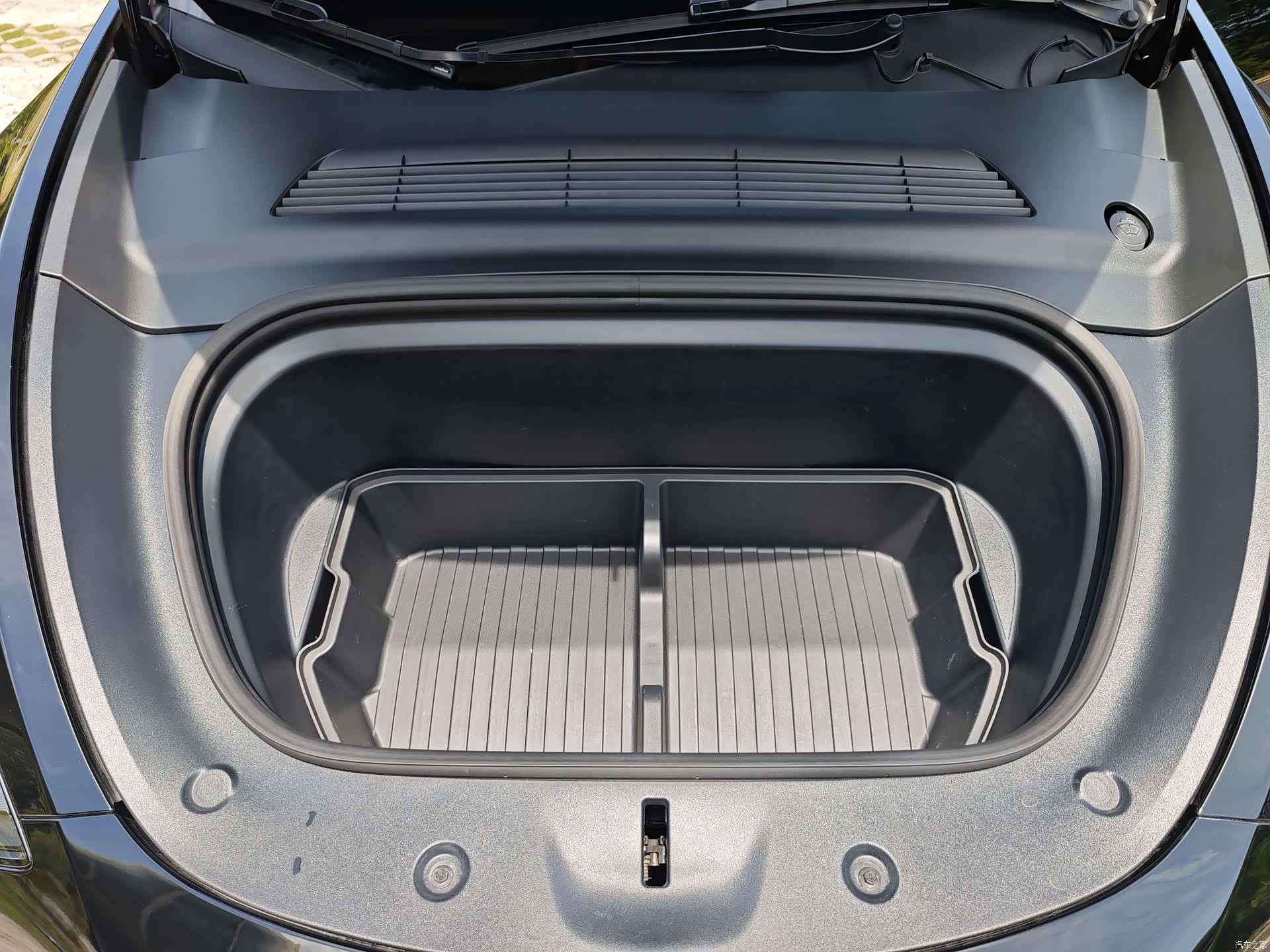 Tesla Model Y, 2023 27