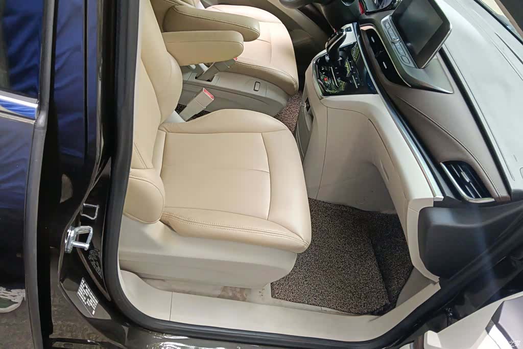 Buick GL8, 2021 8