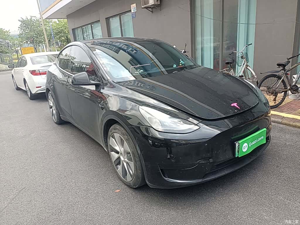 Tesla Model Y, 2023 4