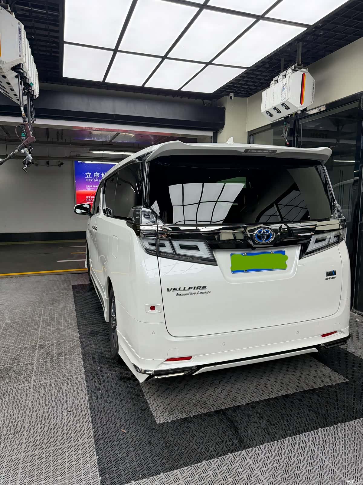 Toyota Vellfire, 2021 3