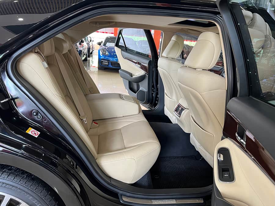 Toyota Crown 2018, фото 9
