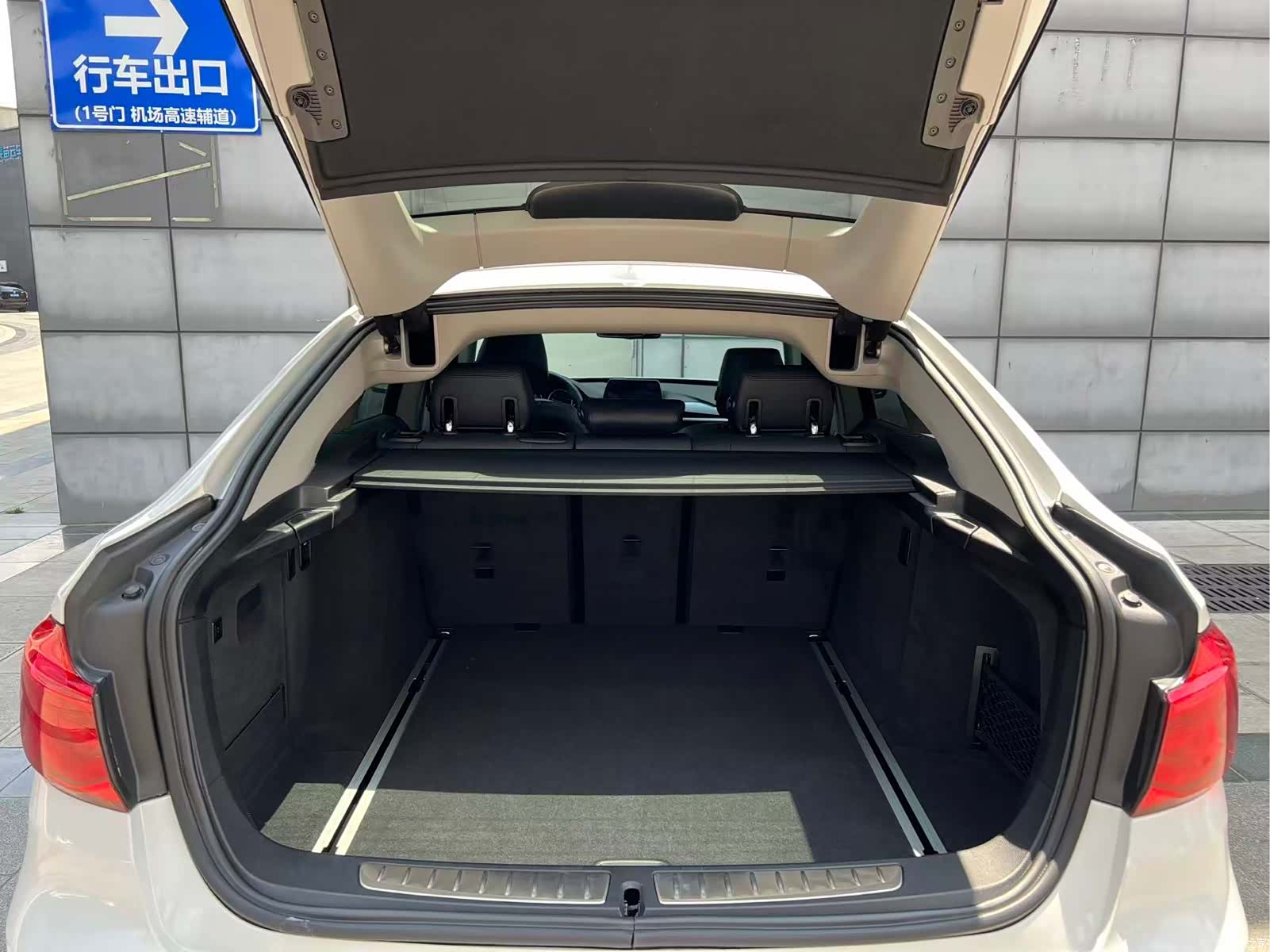 BMW 3 Series, 2019 28