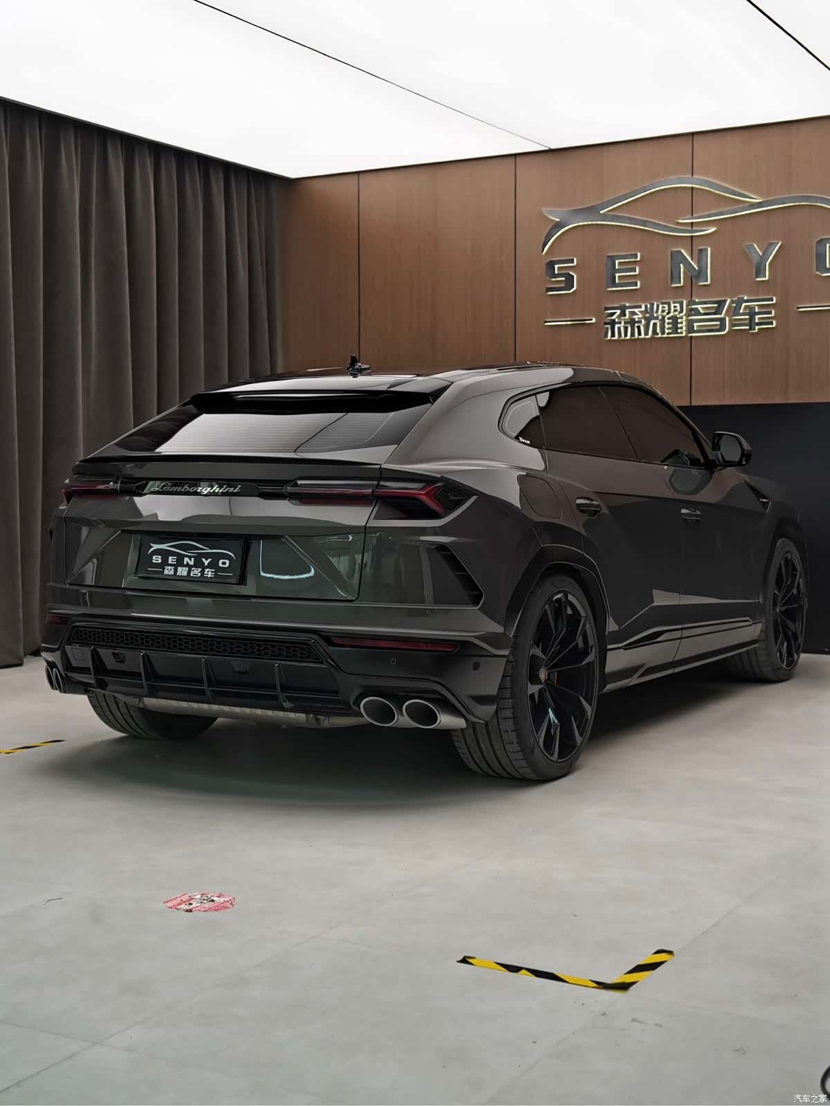 Lamborghini Urus, 2023 4