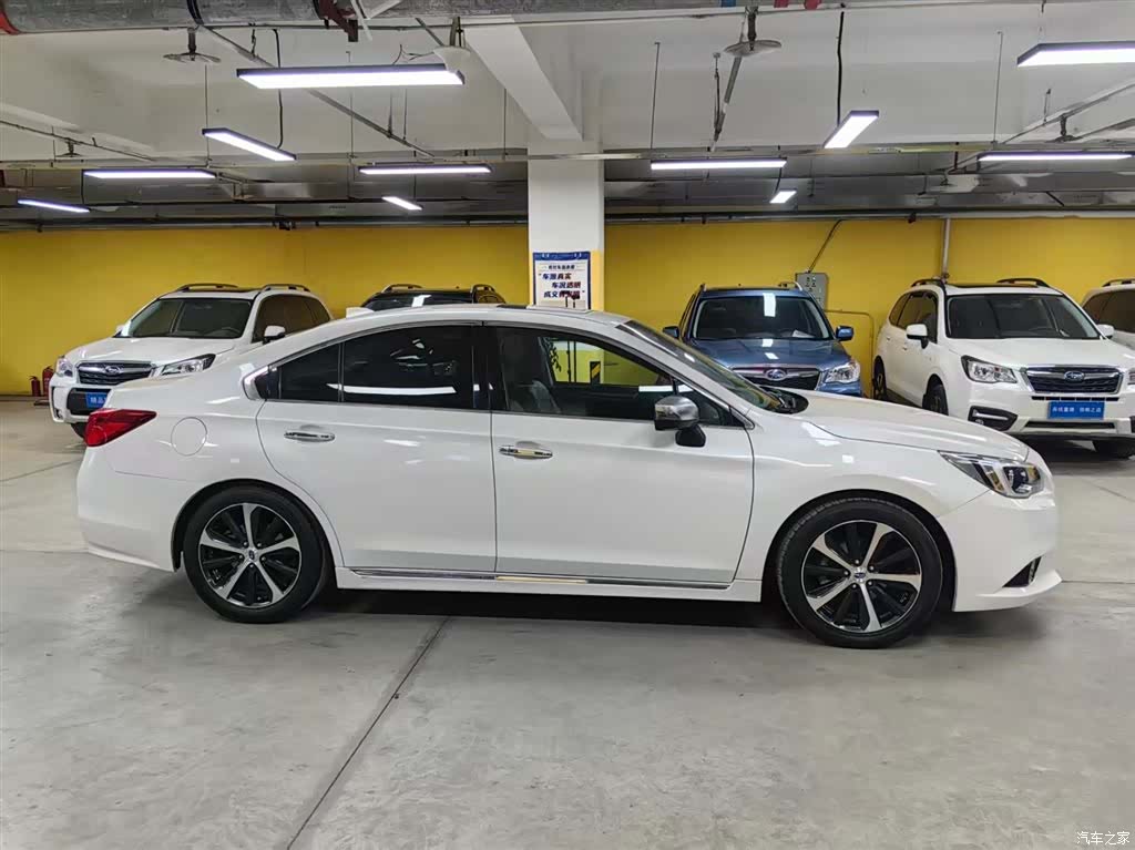 Subaru Legacy, 2017 все фото