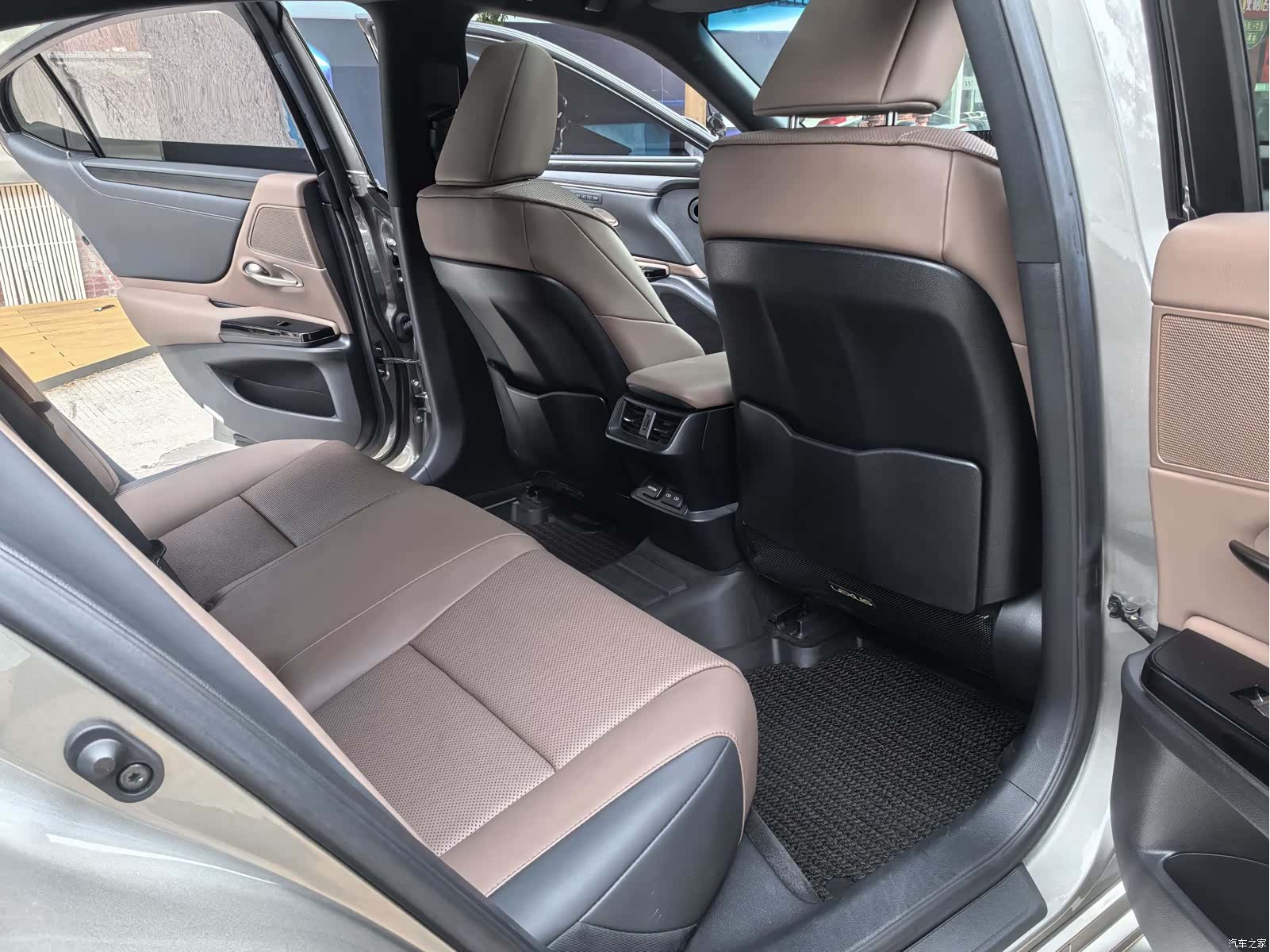 Lexus ES, 2023 11
