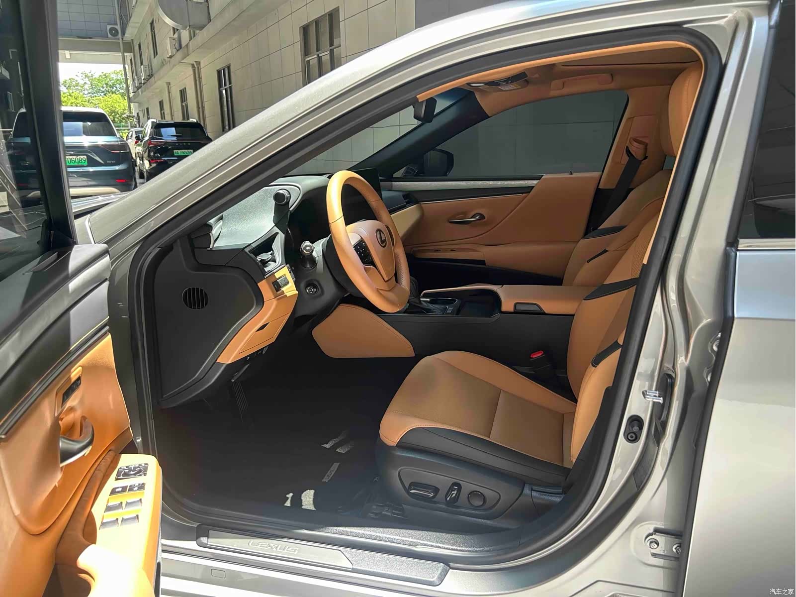 Lexus ES, 2025 11