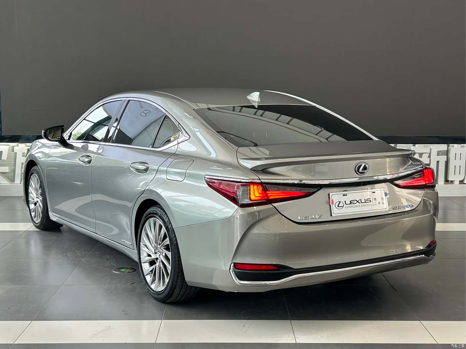 Lexus ES, 2021 4