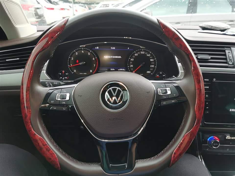 Volkswagen Huiang