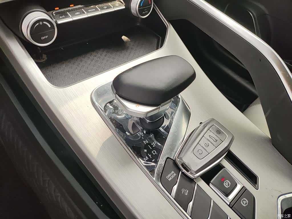 Geely Coolray, 2024 14