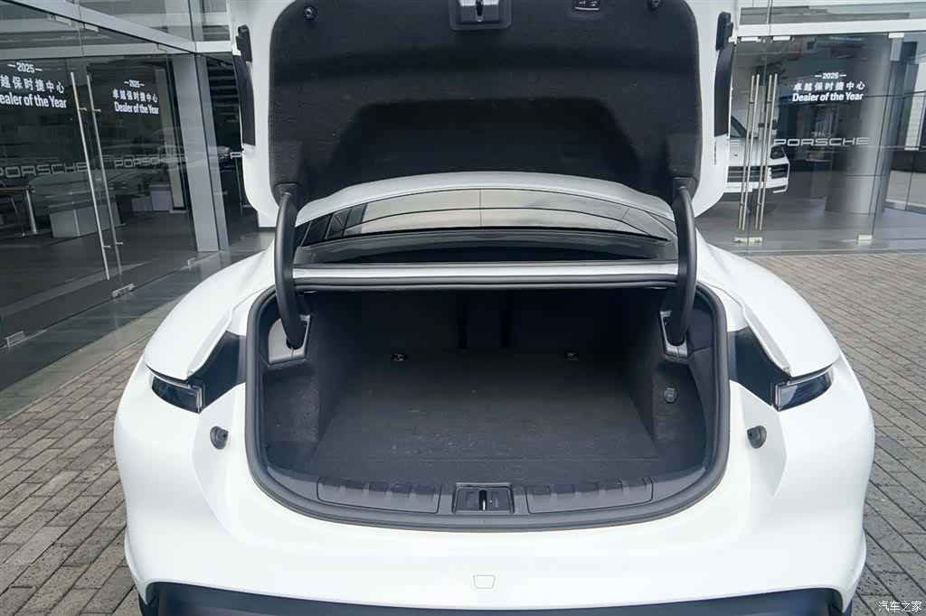 Porsche Taycan, 2022 8
