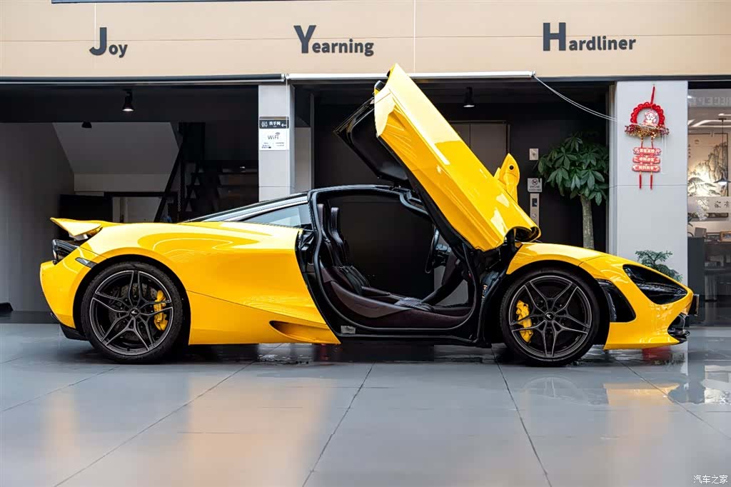 McLaren 720S, 2018 все фото