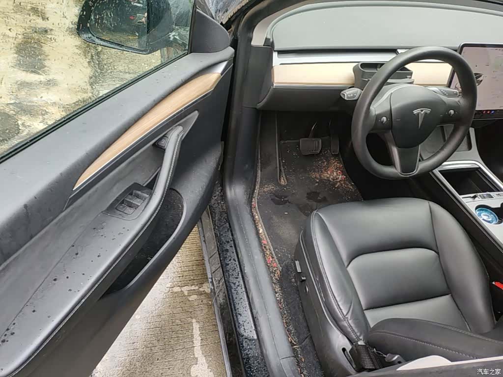 Tesla Model Y, 2021 12