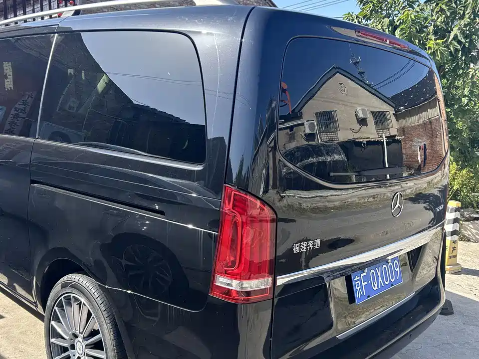 Mercedes-Benz V-class