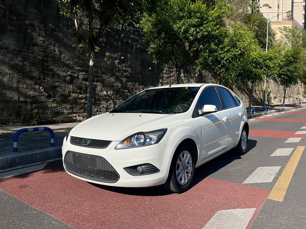 Ford Focus 2013 1.8L AT
