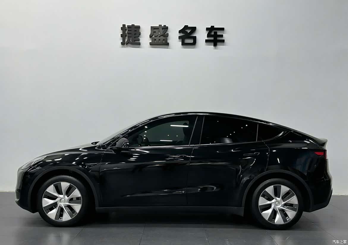 Tesla Model Y, 2021 3