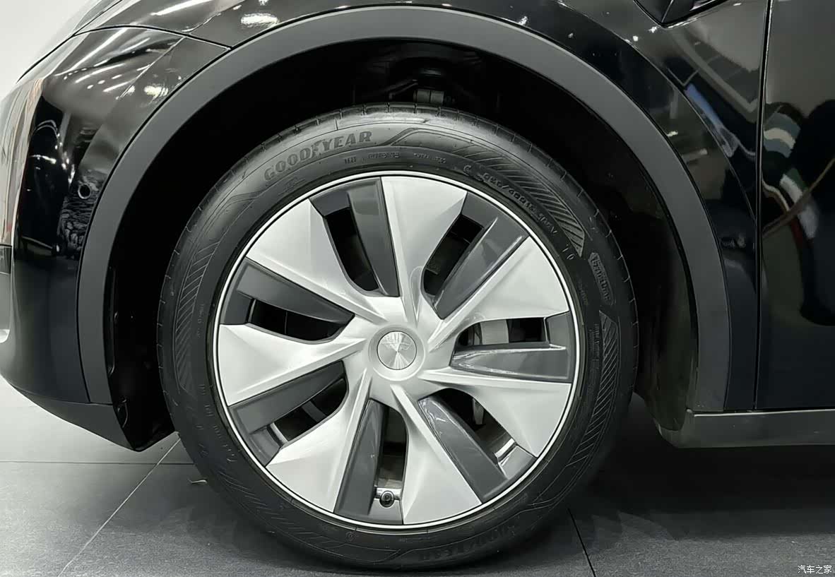 Tesla Model Y, 2021 4