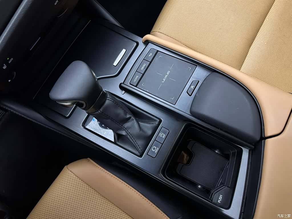 Lexus ES, 2022 14
