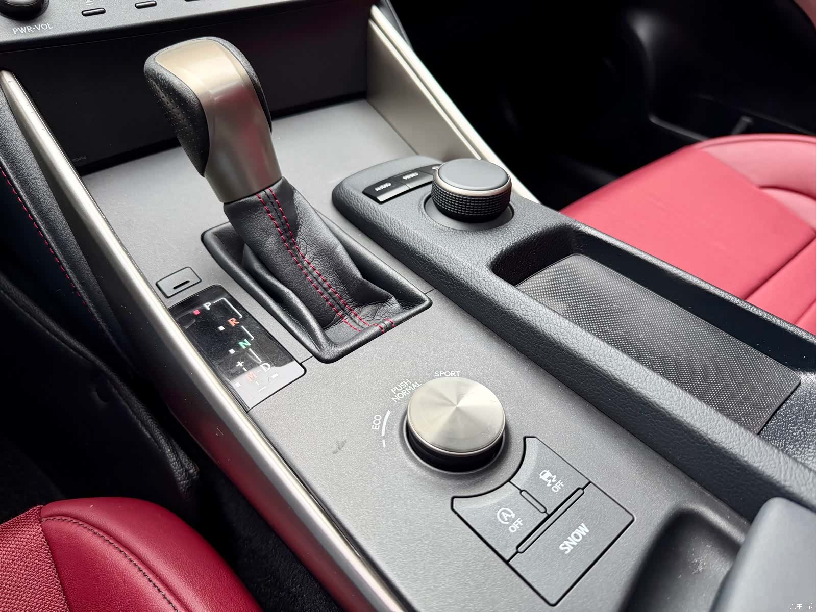 Lexus IS, 2016 16