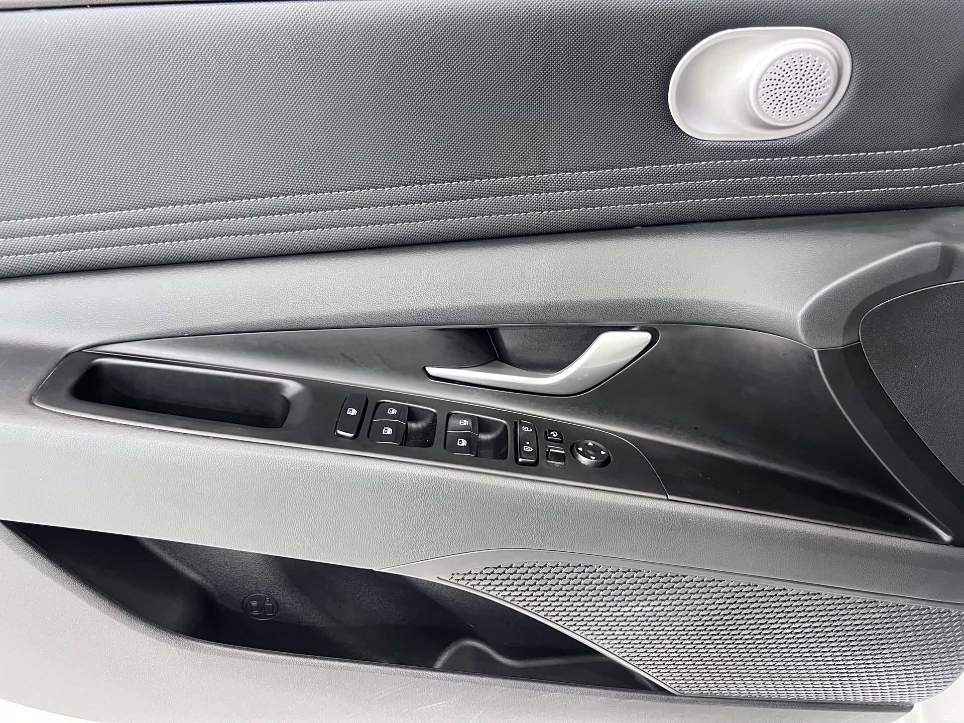 Hyundai Elantra, 2023 8