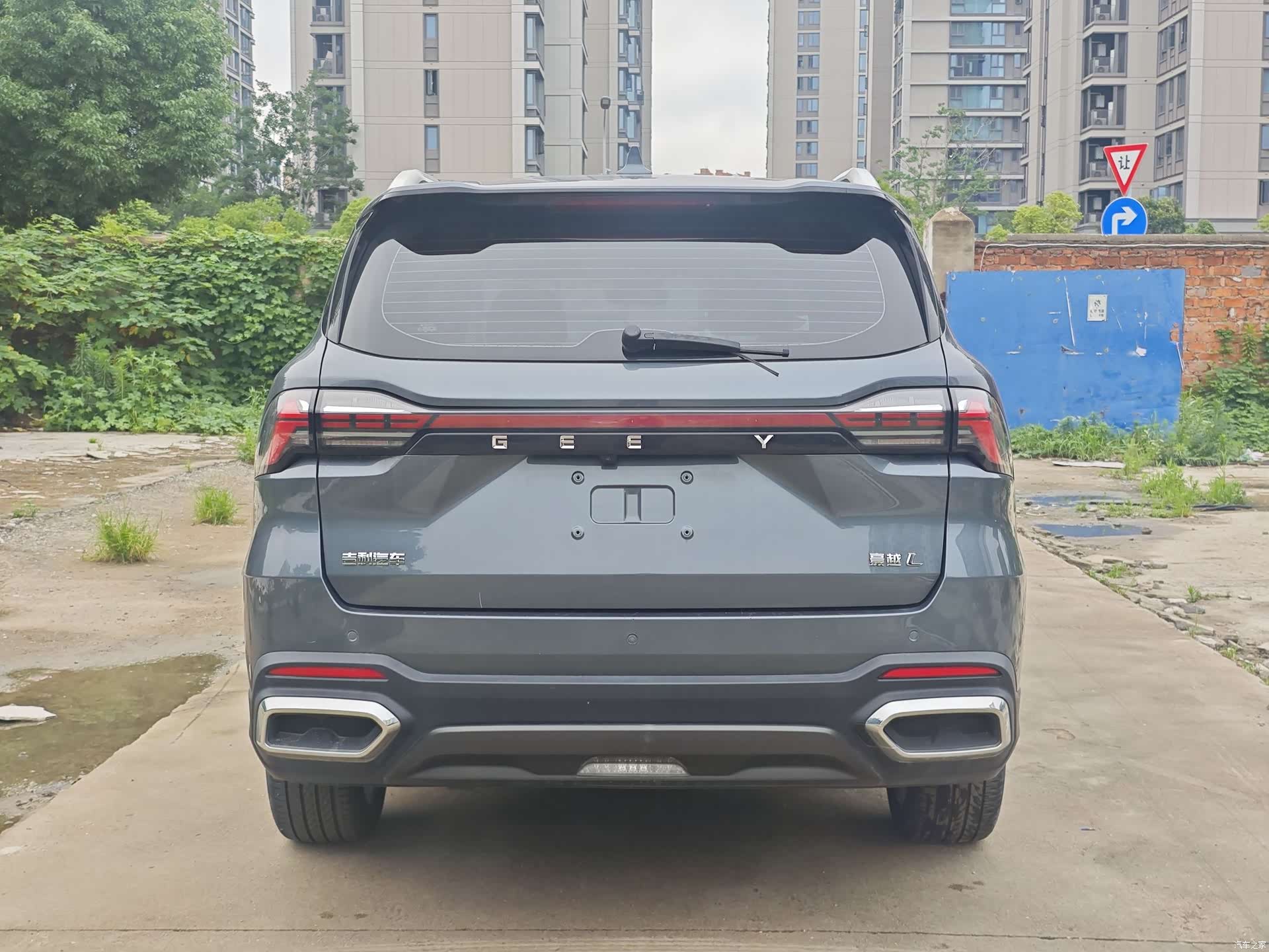 Geely Haoyue, 2022 13