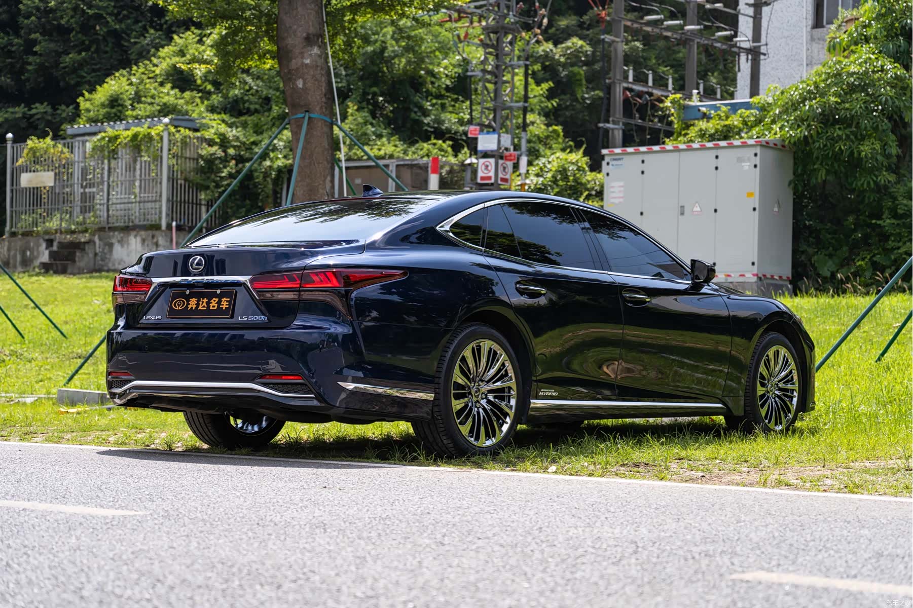 Lexus LS, 2021 3