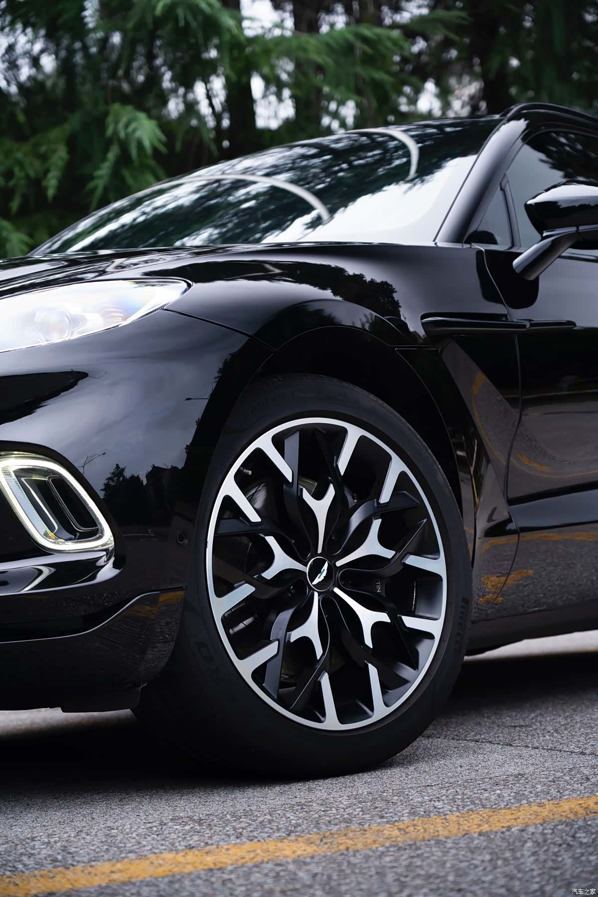 Aston Martin DBX, 2022 6