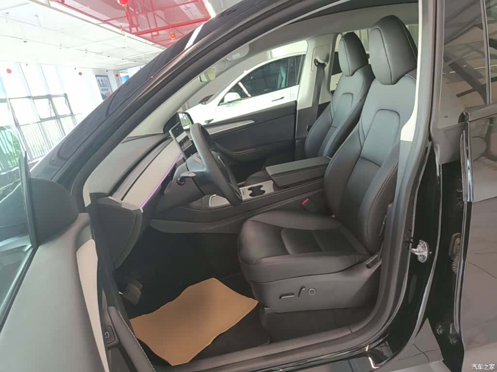 Tesla Model Y, 2023 15