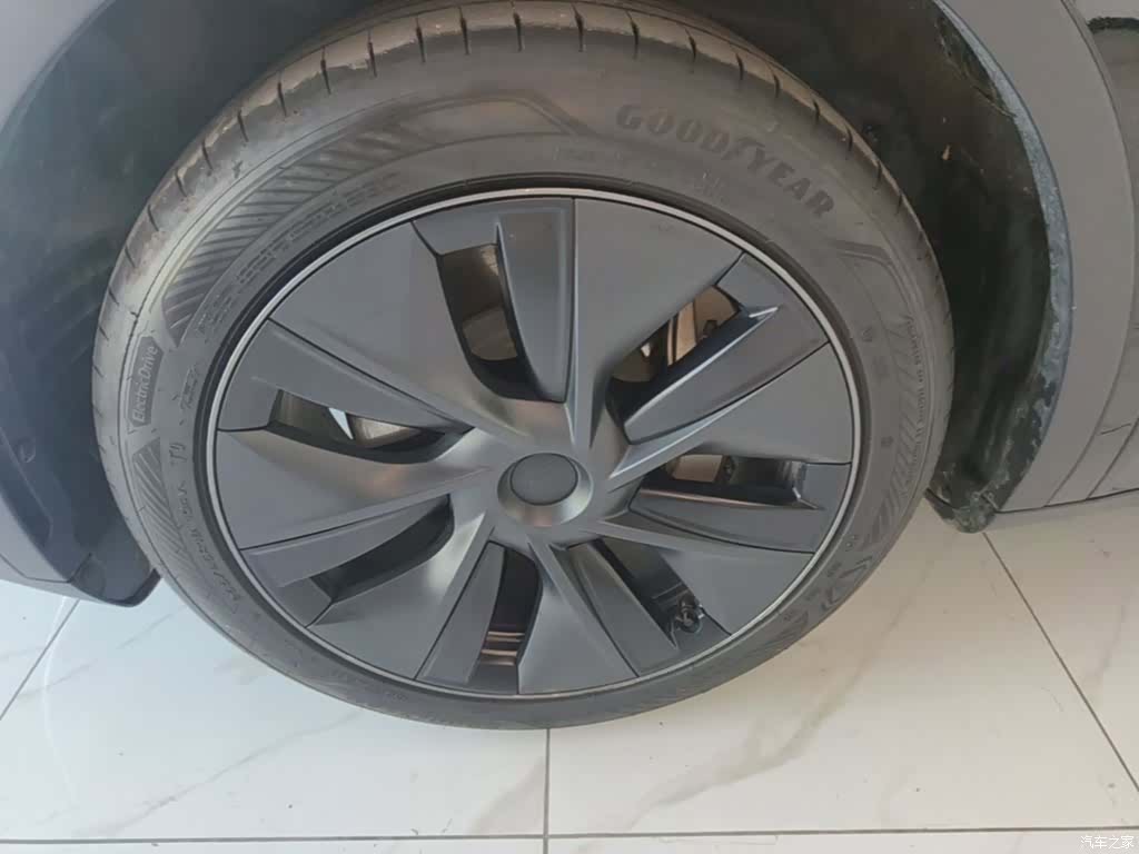 Tesla Model Y, 2023 23