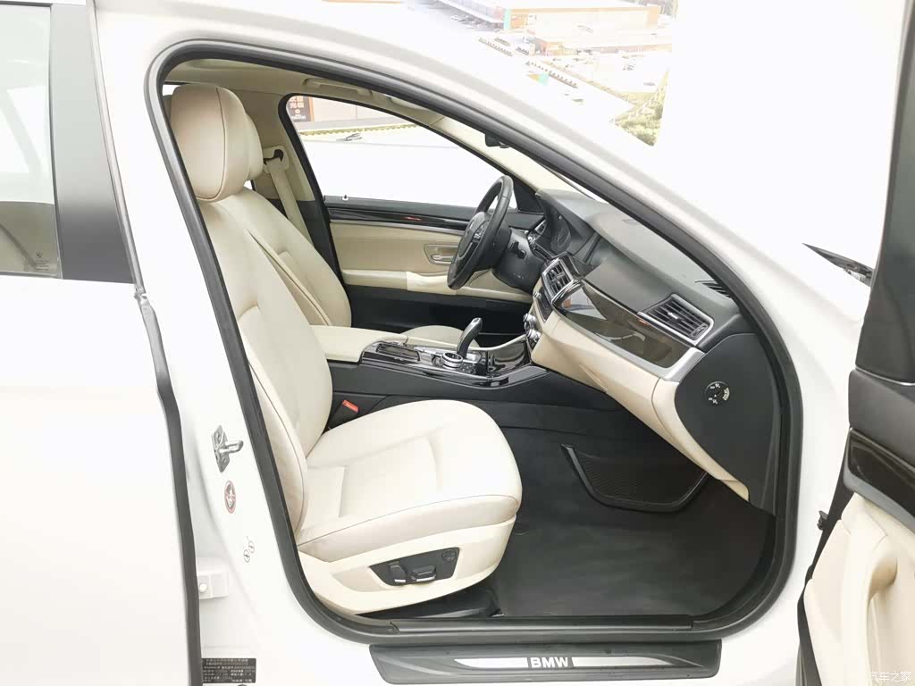 BMW 5 Series, 2011 23