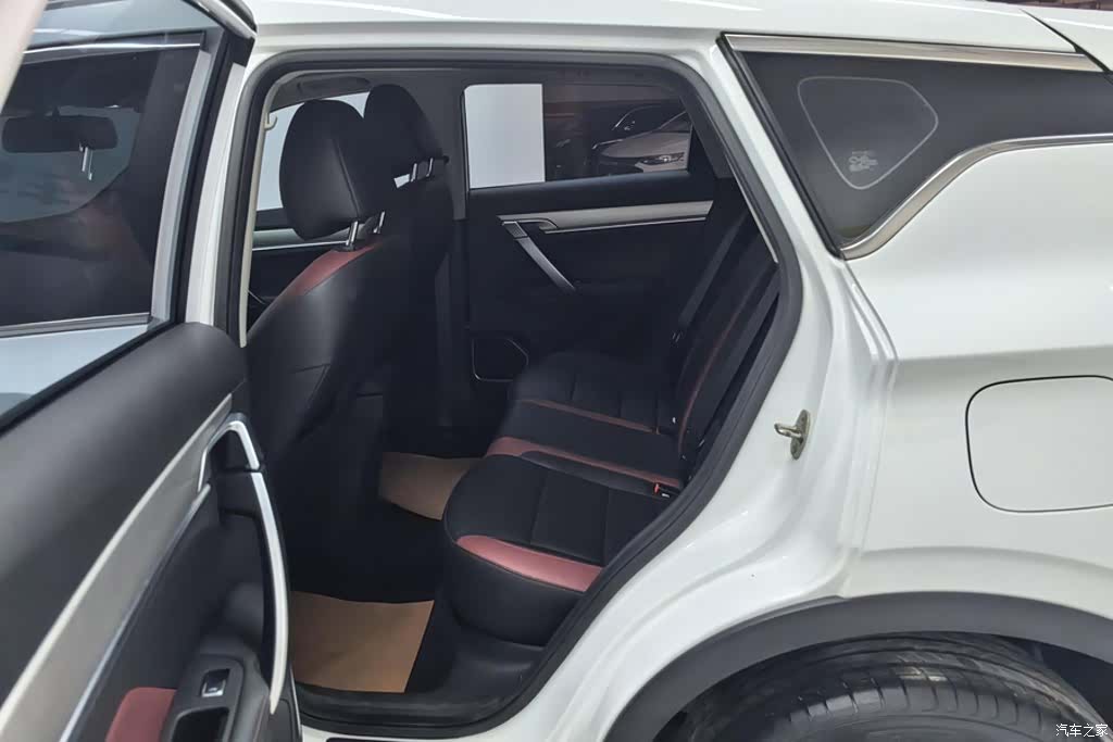 Geely Coolray, 2022 11